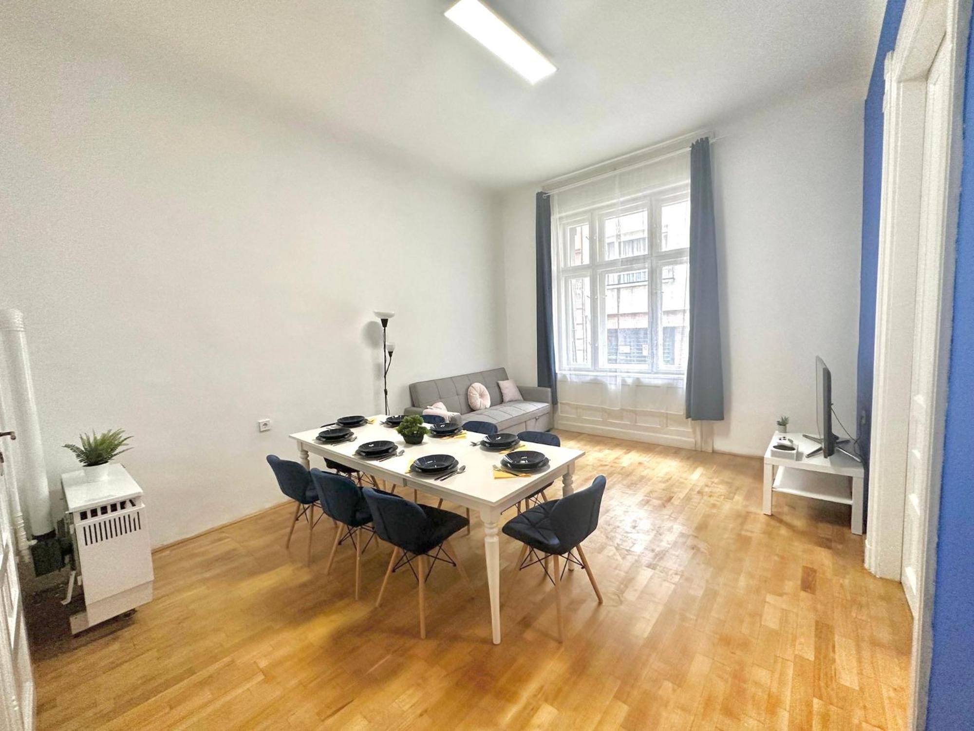 Apartamento Elegant For 8 Person With Free Parking For 2 Cars
