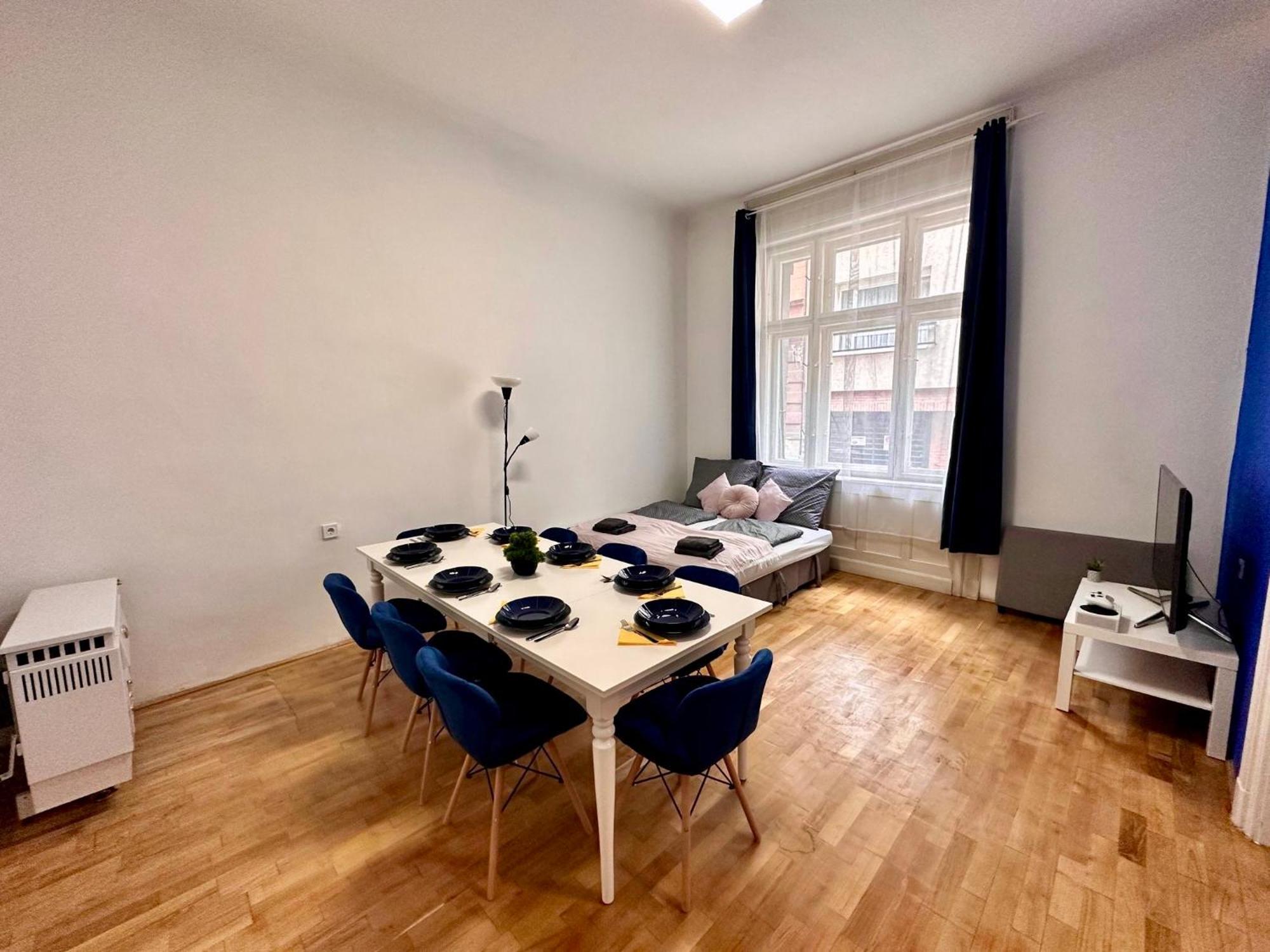 Elegant For 8 Person With Free Parking For 2 Cars Apartman Budapest
